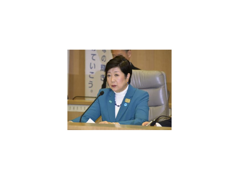 新型コロナウイルス感染症の対策本部会議に出席する東京都の小池百合子知事＝27日午前、東京都庁