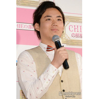 クマムシ佐藤大樹、温泉旅行で恋人と密着歯磨きショット「お似合い」「身長差可愛すぎ」の声