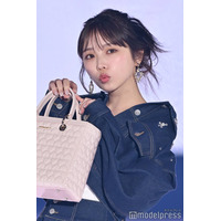 与田祐希、乃木坂46卒業後初ランウェイ ミニスカコーデでキュートな仕草【GirlsAward 2025SS】