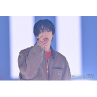 BUDDiiS小川史記、“あっかんべー”からの笑みに会場悶絶【GirlsAward 2025SS】