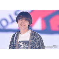 豊田裕大、オールバックから一変 前髪下ろし＆爽やかスマイルでギャップ披露【GirlsAward 2025SS】