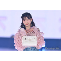 僕が見たかった青空・早崎すずき、オフショルトップスで美デコルテ披露【GirlsAward 2025SS】