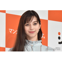中条あやみ、ミニスカから美脚スラリ「腰の位置が高い」「どこにいても絵になる」の声