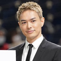 三代目JSB今市隆二、色気あふれるステージSHOTにファンうっとり「まさにKING」「ただただ美しい」