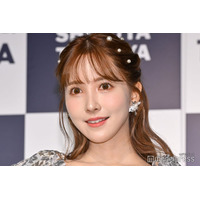 三上悠亜、ミニ丈トップスでほっそりウエストのぞく「スタイル抜群」「可愛すぎ」の声