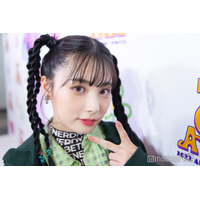 韓国出身のインフルエンサー・らん、青髪で大胆イメチェン「透明感際立つ」「似合う」の声