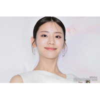 貴島明日香、シャツはだけさせ美肩チラリ「よるさんぽ」ショットに「綺麗すぎる」「ラフでドキッとした」と反響