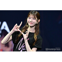 AKB48千葉恵里、圧巻の色白美脚際立つミニスカ姿でランウェイ【オキコレ2025】
