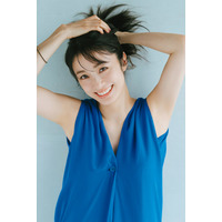 上戸彩、艶やかドレス姿披露「週刊FLASH」表紙登場