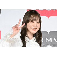 加藤史帆、ほっそり美脚輝く衣装姿「スタイル良い」「上品で美しい」と反響