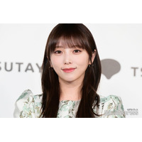 与田祐希、美背中＆デコルテのぞくガーリー衣装姿「憧れのスタイル」「透明感すごい」と反響