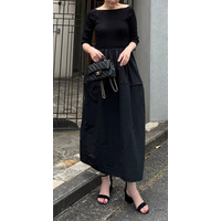 １枚でサマになる「黒ドッキングワンピ」。体型カバーも叶う大人女性の味方なんです【40代の毎日コーデ】