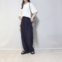 今季の白Ｔは「表面感トップス」が正解！体型を拾わない涼感コーデが叶います【40代の毎日コーデ】