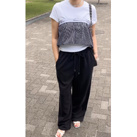 ラクときちんと見えを両立。「シャーリングジャージーパンツ」で叶える真夏の大人リラクシー【40代の毎日コーデ】