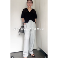 部屋着見えしない「スウェットパンツ」。【GU】の新作はとにかくシルエットがきれいです【40代の毎日コーデ】