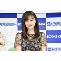久住小春、素肌輝くキャミ姿 祭り満喫ショットに「肌が綺麗」「スタイル抜群」の声