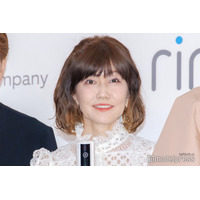 松本伊代、ピンク・レディー未唯mieと美脚披露 直々伝授受けた“UFOポーズ”決める