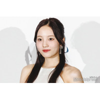 本田真凜、ワンショルドレスで美デコルテ披露「上品」「エレガント」の声
