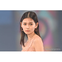 理科大卒モデル村上愛花、ノースリから美肩ライン披露「理想のスタイル」「お姫様」の声