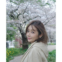 宮崎麗果「ガーリーもピンクも大好きな37歳ママ」花柄ミニ丈ワンピで美脚披露「スタイル抜群」「最強に可愛い」と反響