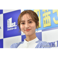 堀田茜、肩出し衣装姿に反響「ウエストが開いてるのセクシー」「上品」の声