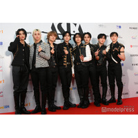 Stray Kids、8人中4人が髪色チェンジ「かっこよすぎてCGみたい」「全員ゲームキャラのよう」の声
