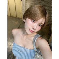 「シャッフルアイランド」羽柴なつみ、ベアトップ姿で胸元＆美ウエスト開放「セクシー」「お肌つるつる」の声