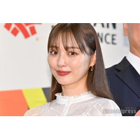 内田理央、ノースリブラックワンピで京都満喫「海外セレブみたい」「オシャレ」の声