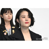 高畑充希、第1子妊娠発表後初の公の場 美脚際立つ“超ミニ丈”衣装で登場【秒速5センチメートル】