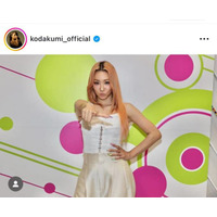 倖田來未、美デコルテ際立つノースリ衣装SHOTに「お肌ぴっかぴかで綺麗」「めっちゃ可愛い」の声