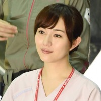 比嘉愛未、“姉妹のような存在”広瀬すずの高いプロ意識に感心「身も心も注いでるって証拠」