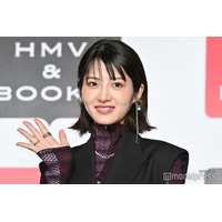元乃木坂46若月佑美、制服姿で美脚披露「ギャルみあるちょい懐かしい女子高生」