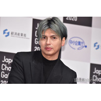 アレクサンダー「爆毛赤ちゃん」生後2ヶ月次女の写真公開「吸い込まれそうなお目目」「見る度に可愛さが増してる」の声
