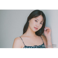 永尾まりや、キャミから美バストチラリ LAショットに反響「綺麗」「着こなしが可愛い」