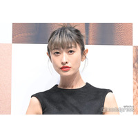 山田優、ハワイで圧巻美脚披露 プールサイドでのショットに「美しすぎる」