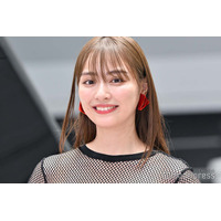 内田理央、おヘソチラリ ビーチでの夏ショット披露「攻めてる」「可愛い」