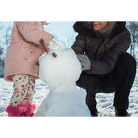 里帰り出産中の私…雪国で娘が祖母と遊ぶと→まさかの“雪だるま”に「ほっこり」