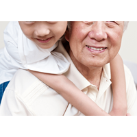 忘れっぽい70代の祖父…すると孫が”とあるお土産”を持ってきて⇒祖父「こんなの孫しかくれない」家族全員が爆笑