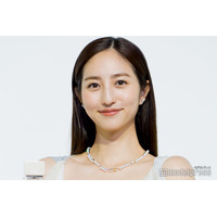 堀田茜、ほっそり二の腕披露のブルードレス着こなし 3種類のゴールドが華やか【TASAKI HAUTE PARFUMERIE EVENT】
