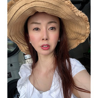 宮崎宣子、2歳息子の初運動会でハプニング 夫が息子を肩車した家族ショットに「微笑ましい」「どんどん大きくなってる」の声