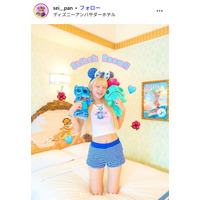 夫婦YouTuberゆたせな・セイナ、ミニスカから美脚スラリ ハロウィンコーデでディズニー満喫「スタイル抜群」「可愛いすぎる」の声