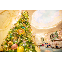 ディズニーホテルがクリスマス仕様に！冬の限定メニューと夢のような装飾で特別なひとときを