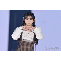 乃木坂46川崎桜、堂々ランウェイデビュー ミニ丈ワンピ×キュートな笑顔で魅了【ガルアワ2025AW】