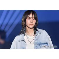 元櫻坂46土生瑞穂、奇抜なアングルで美脚披露「お洒落でかっこいい」「綺麗すぎ」の声