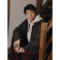 Number_i岸優太、ジャケット着こなし京都で大人旅「バナナ・リパブリック」新ムービー公開