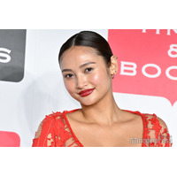 “驚異の10等身”香川沙耶、美ウエストチラ見せショットに熱視線「セクシー」「目が離せない」