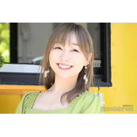 須田亜香里、ミニワンピ姿で“大はしゃぎ”「脚が綺麗すぎる」「ナチュラルな笑顔が素敵」の声