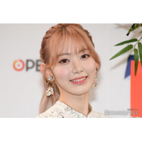 LE SSERAFIMサクラ、ノースリーブ＆胸元開きの大胆衣装で美スタイル披露「完璧スタイル」「息を呑む美しさ」の声