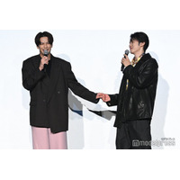 Snow Man向井康二、森崎ウィンに突如手繋ぎ 森崎は動揺隠せず「ドキドキさせるのやめて」【(LOVE SONG)】