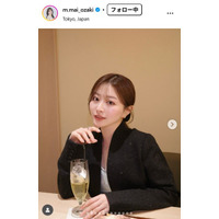 「バチェラー5」参加美女、素肌のぞくリブワンピース姿公開「後ろ姿から美人すぎる」「大人っぽい」と話題